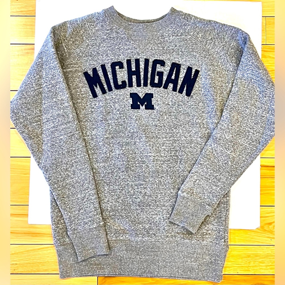 CHAMPIONS MICHIGAN SWEATSHIRT, WOMENS SMALL, EXCELLENT CONDITION
